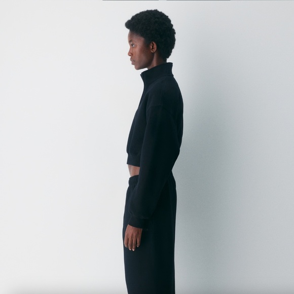 TNA ARITZIA Black Cozy Sweatfleece Perfect Fit Boyfriend Crop 1/2 Zip Sweatshirt - Picture 2 of 7